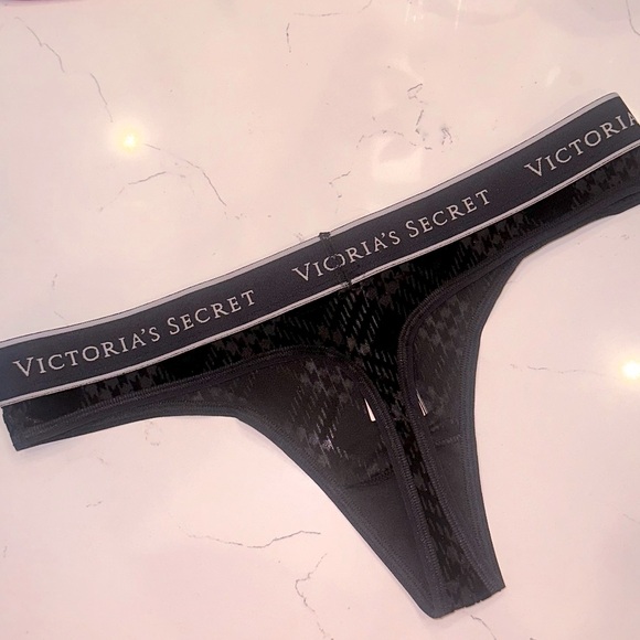 Victoria’s Secret Black Thong 🖤 - Picture 2 of 4